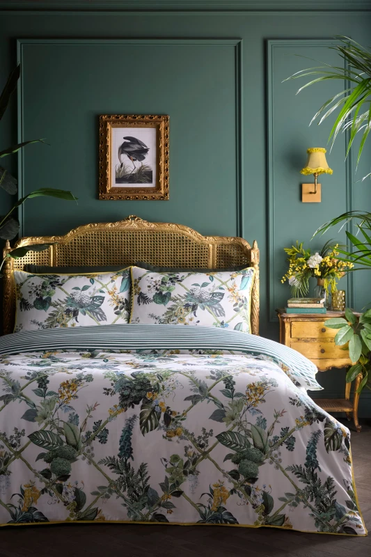 Image of Laurence Llewelyn-Bowen Laurence Llewelyn-Bowen 'Cotswald Fantasia' Floral Print 200 Thread Count Cotton Duvet Cover Set in Green Size: Double Green