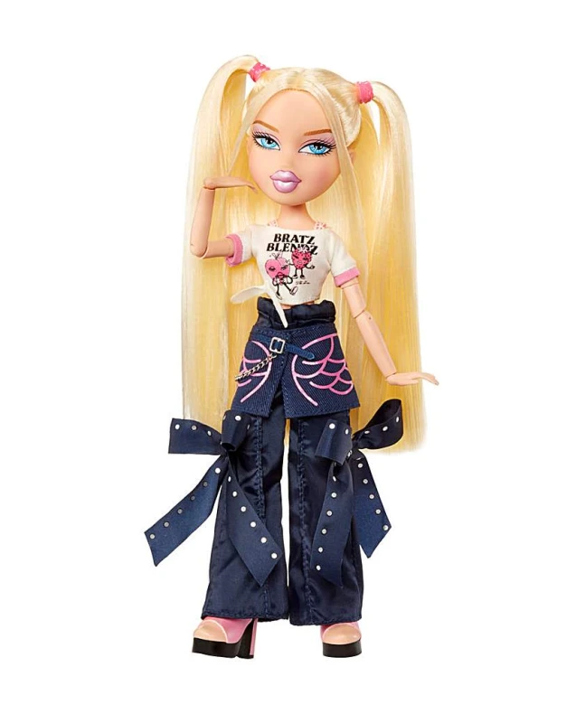 Image of Bratz Bratz Stylin Fashion Doll - Cloe - Bratz Female TR18701