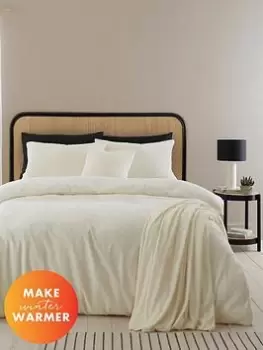 Image of Catherine Lansfield Boucle Duvet Cover Set In Cream
