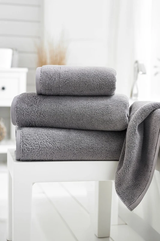 Image of Deyongs Deyongs Hotel Spa Palazzo Deluxe Cotton Towels in Charcoal Size: Bath Towel Charcoal Bath Towel Unisex 5054990117519