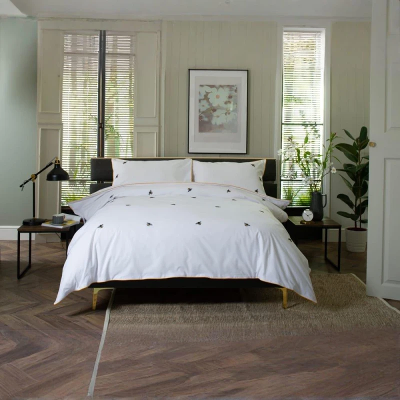 Image of The Lyndon Company Bees Duvet Cover White unisex Super King
