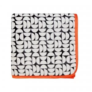 Image of Helena Springfield Dahl Tolka Fleece Throw Black and white
