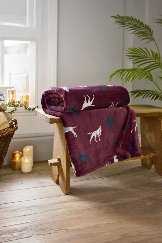 Image of The Lyndon Company The Lyndon Company Hounds Printed Soft 140 x 180cm Burgundy Throw - Plush Decorative Blanket Size: 140cm x 180cm Burgundy 140cm x