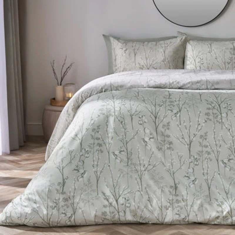Image of OHS OHS Duvet Cover Set Willow Quilt Reversible Bedding in Pale Green Size: Single Pale Green Single Unisex 5027434170869