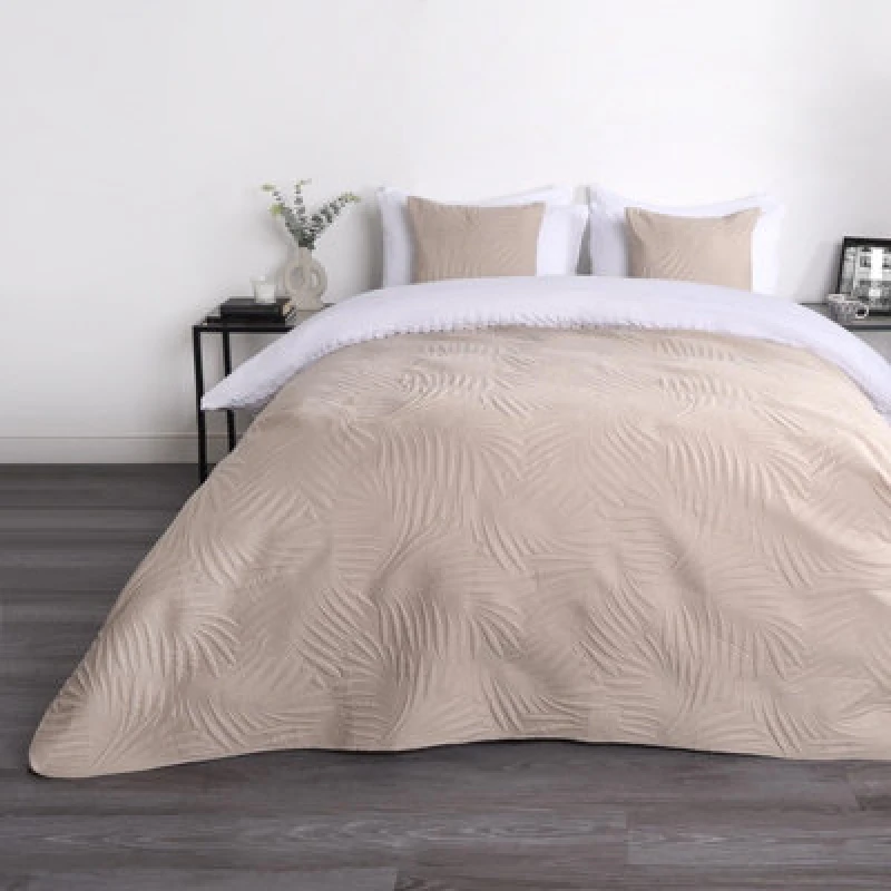 Image of OHS OHS Leaf Pinsonic Throw Over Bed Blanket Quilted Bedspread in Beige Size: 150cm x 200cm Beige 150cm x 200cm Unisex 5027434180189
