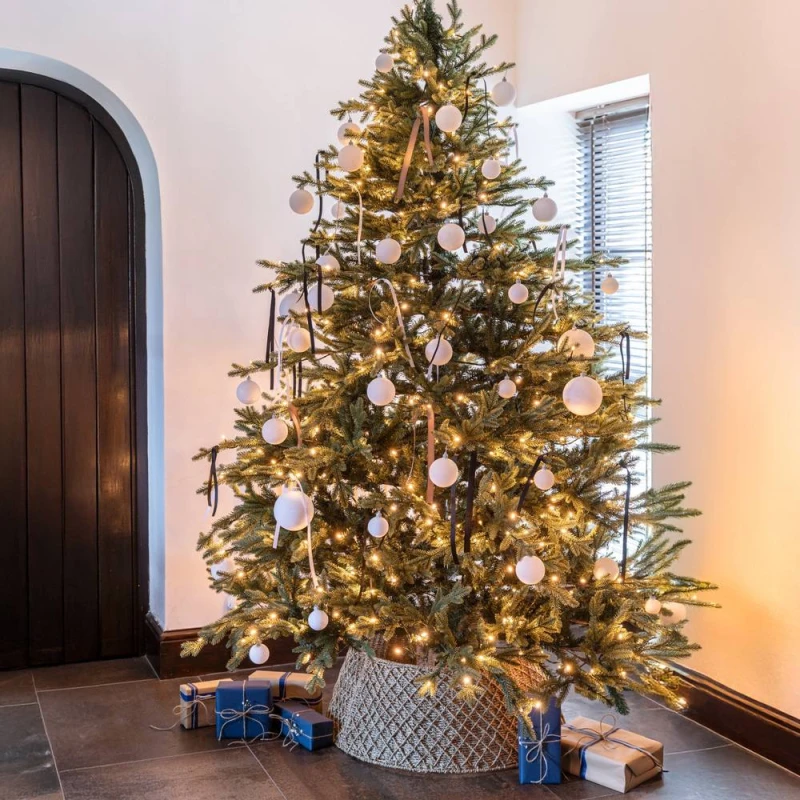 Image of Ivyline Round Foldable Wicker And White Tree Skirt - L70 X W70 X H26cm - Brown