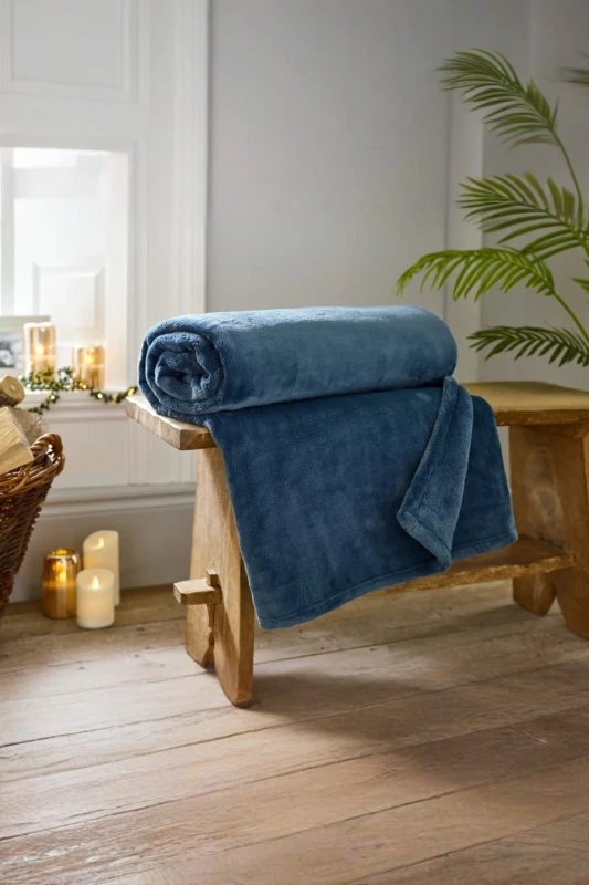 Image of The Lyndon Company The Lyndon Company Luxury Coco Touch Flannel Throw 140x180cm - Ultra Soft Blanket in Navy Size: 140cm x 180cm Navy 140cm x 180cm