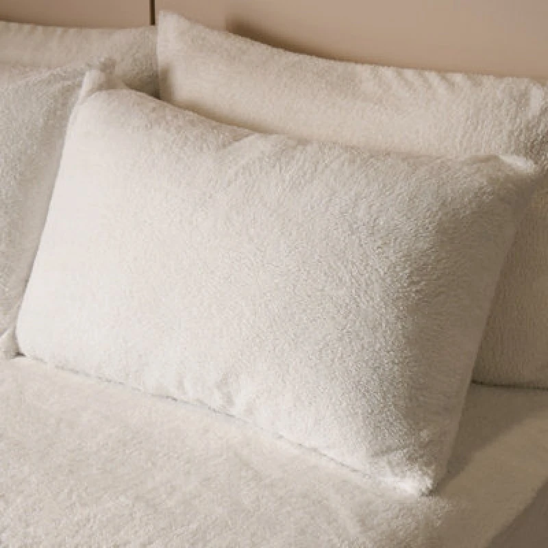 Image of OHS OHS 4 Pack Teddy Fleece Pillowcase Cover Bedding Set Thermal in White Size: Standard Pillow Case White Standard Pillow Case Unisex 5027434212941