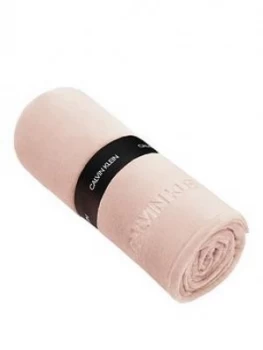 Image of Calvin Klein Michael Fleece Throw - Pink