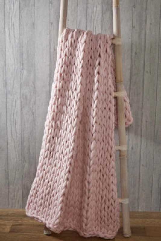 Image of Smart Living Smart Living Chunky Hand-Knitted Soft & Cosy Throw Blanket 120x150cm in Pink Size: 120cm x 150cm Pink 120cm x 150cm Unisex 06570393163