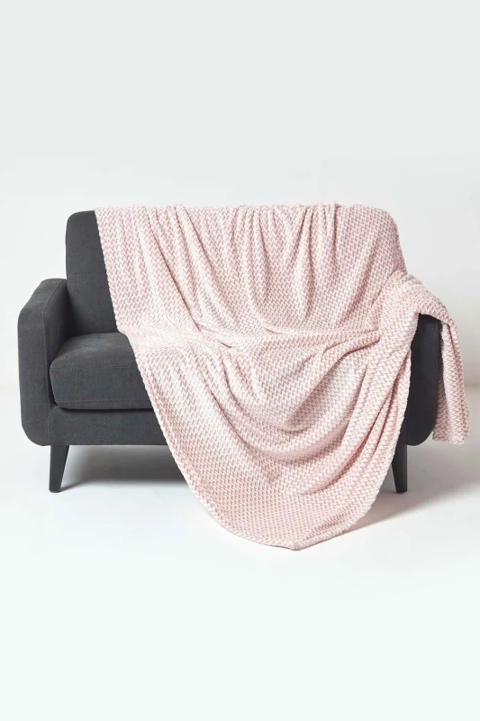 Image of Homescapes Mora Faux Fur Velvet Throw in Pink Size: 200cm x 230cm Pink Unisex 200cm x 230 cm