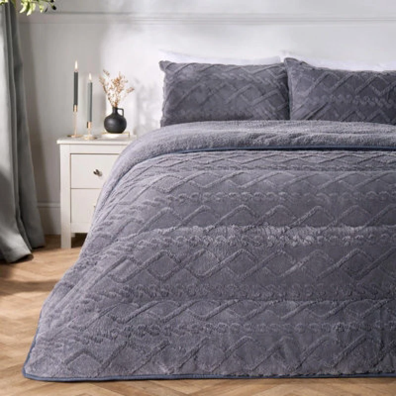 Image of OHS OHS Cable Knit Teddy Fleece 10.5 Tog Coverless Duvet with Pillowcases in Dark Grey Size: King Dark Grey King Unisex 5027434230785
