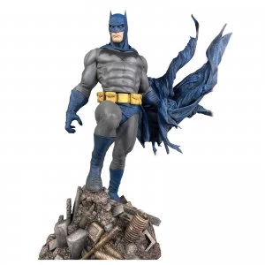 Image of Diamond Select DC Gallery PVC Figure - Batman Defiant