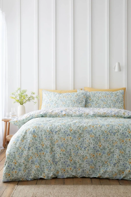 Image of Bianca 'Ditsy Floral' 200 Thread Count Cotton Reversible Duvet Cover Set in Green Size: King Green Unisex King