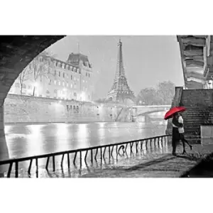 Image of GB eye Paris Eiffel Tower Kiss Maxi Poster 61 x 91.5 cm