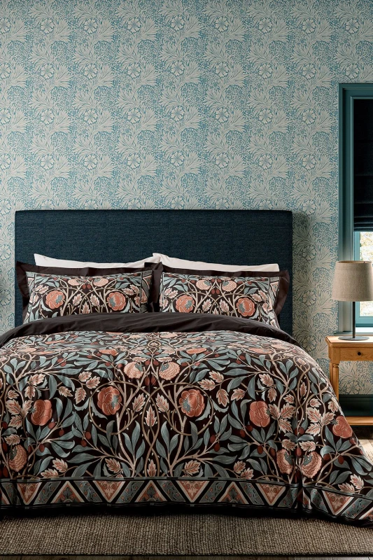Image of Morris & Co Morris & Co 'Olive & Rose' Cotton Duvet Cover Set in Indigo Size: King Indigo King Unisex 5016709713504