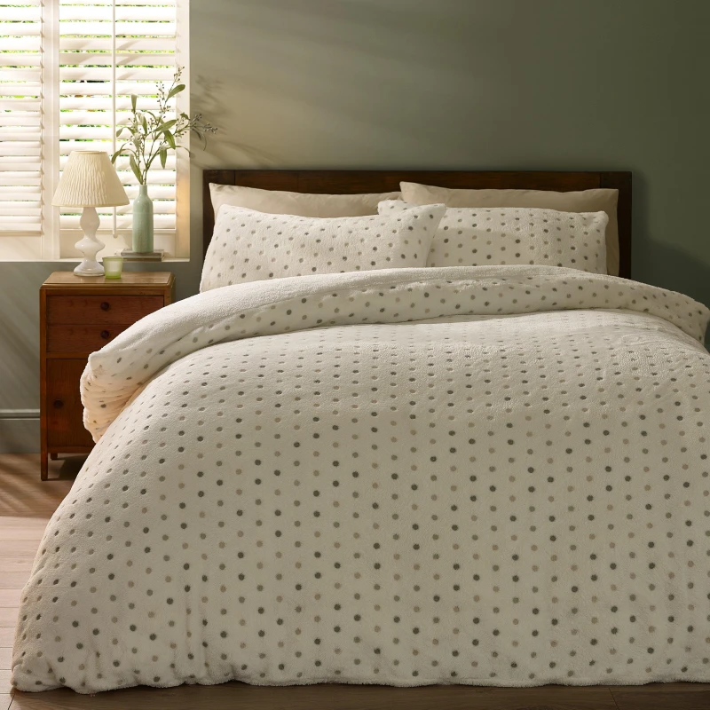 Image of Catherine Lansfield Catherine Lansfield 'Cosy Spot' Fleece Duvet Cover Set Cream Size: Double Cream Double Unisex 5057681187501