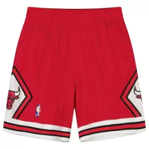 Image of Mitchell And Ness Nba Swingman Shorts 2.0 Chicago Bulls 1997-98, Scarlet Bulls, Male, Shorts, SMSHGS18223-CBUSCAR9