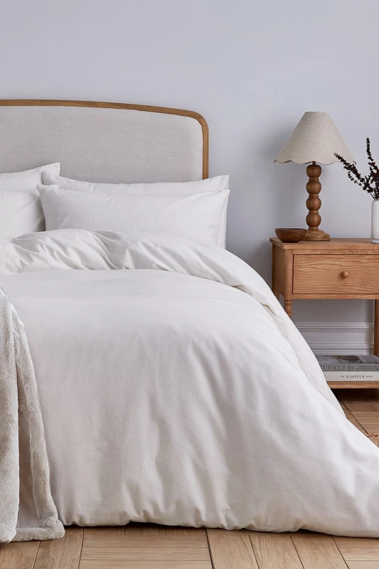 Image of Helena Springfield Helena Springfield 'HS Brushed Cotton' Duvet Cover Set in White Size: Single White Single Unisex 5016709717342