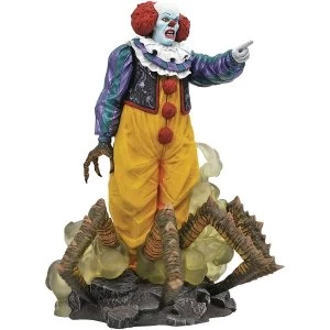 Image of Diamond Select Toys Gallery IT 1990 Pennywise PVC Statue