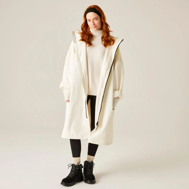 Image of Regatta Unisex Adults Waterproof Quick-Drying Fleece-Lined Changing Robe White unisex L/XL