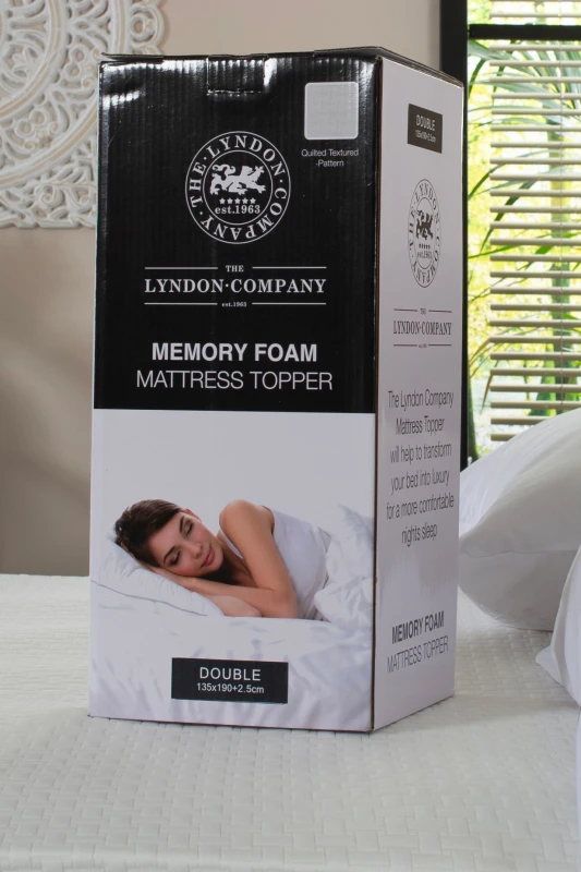 Image of The Lyndon Company The Lyndon Company Memory Foam Mattress Topper in Off White Size: Single Off White Single Unisex 5054990119940