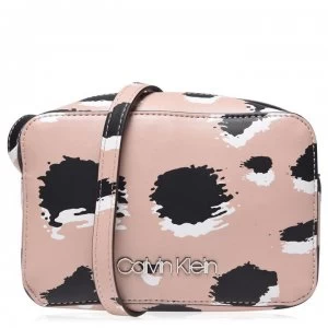 Image of Calvin Klein Must Camera Bag - Pop Leo 0F4