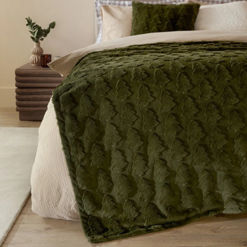 Image of Furn Furn Pines Faux Fur Throw in Green Size: 150cm × 200cm Green 150cm × 200cm Unisex 5025532358639