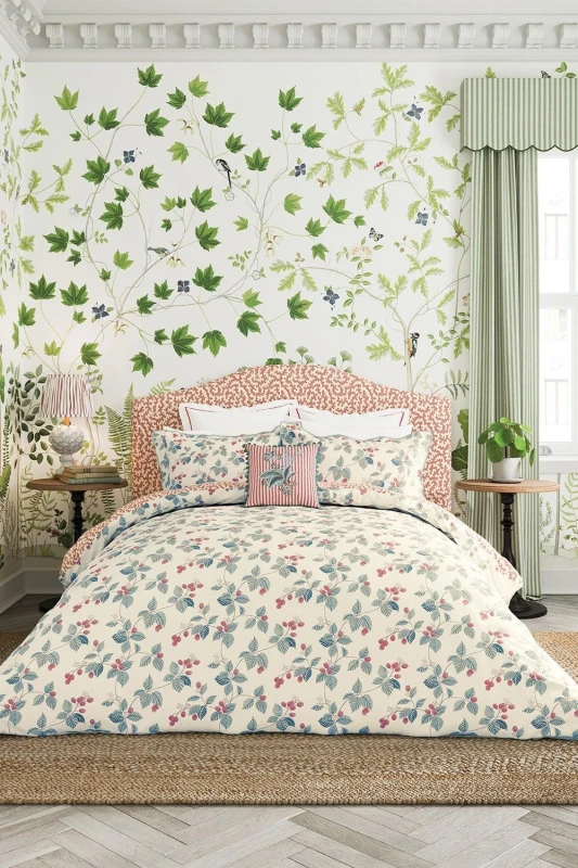 Image of Sanderson Sanderson 'Rubus' Cotton Sateen Duvet Cover Set in Raspberry Size: Single Raspberry Single Unisex 5016709686235