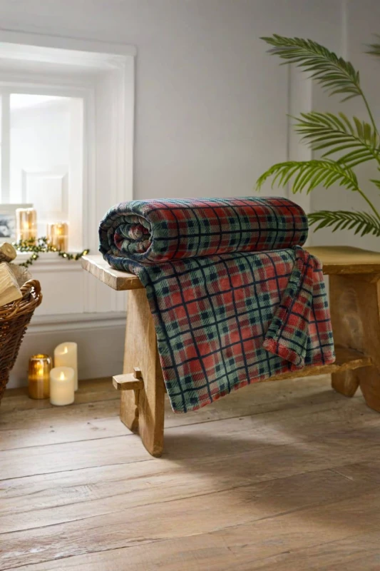 Image of The Lyndon Company The Lyndon Company Hattie Check Throw Red - 140 x 180cm Soft Blanket in Grey Size: 140cm x 180cm Grey 140cm x 180cm Unisex 505499