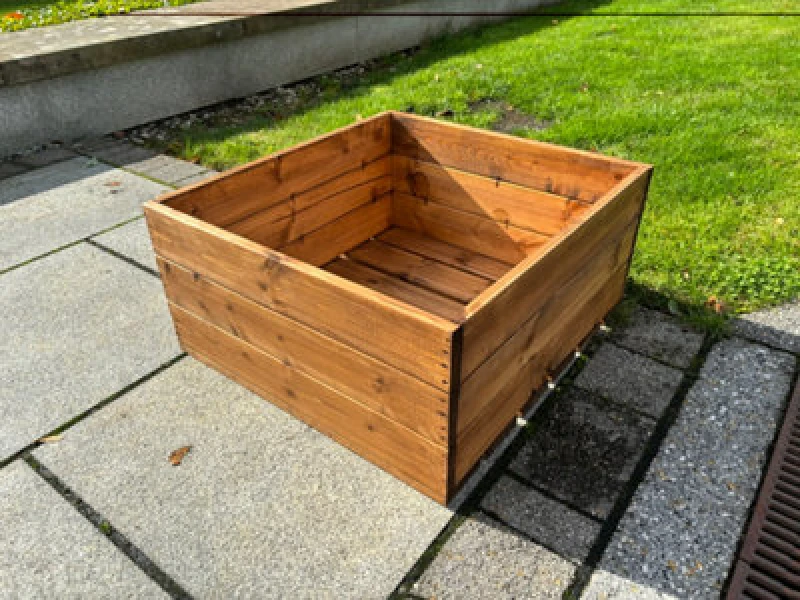 Image of Charles Taylor Country Kitchen Large Raised Bed, Brown HB314