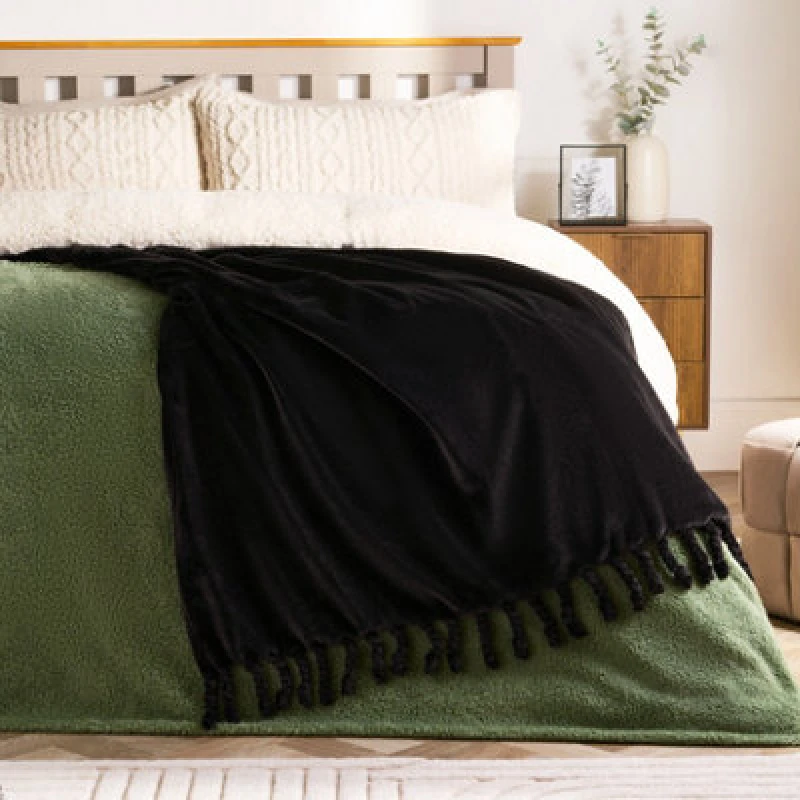 Image of OHS OHS Ultra Soft Tassel Fleece Throw Lightweight Fluffy Blanket in Black Size: 120cm x 150cm Black 120cm x 150cm Unisex 5027434227600