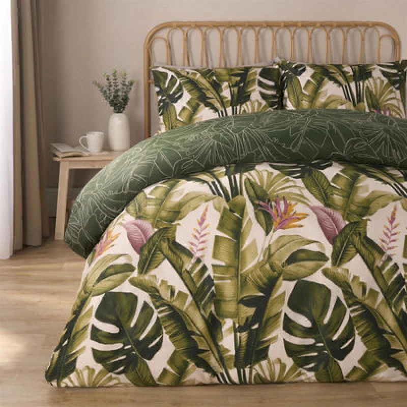 Image of OHS OHS Tropical Duvet Cover Set Leaves Reversible Soft Bedding Quilt in Green Size: King Green King Unisex 5027434204021