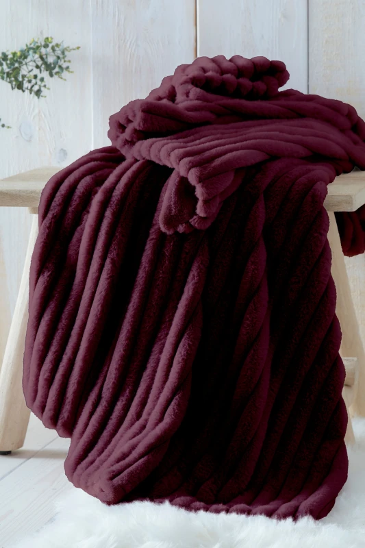 Image of Appletree Morritz Faux Fur 130cmx180cm Bedspread Set Burgundy