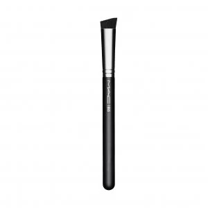Image of MAC 106 Triangular Concealer Brush Wn