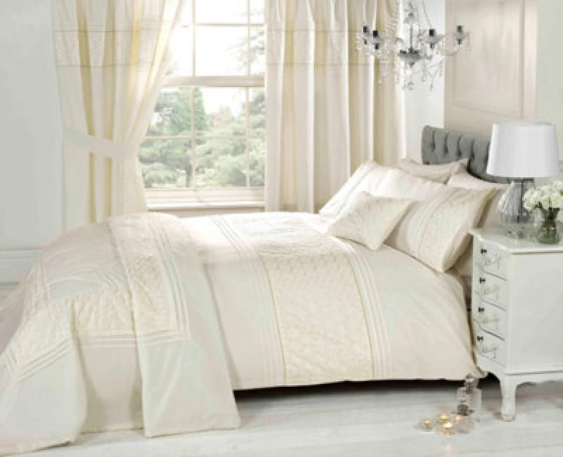 Image of Rapport Home Everdean Polycotton Duvet Cover Set With Pillowcase in Cream Size: Single Cream Unisex Single