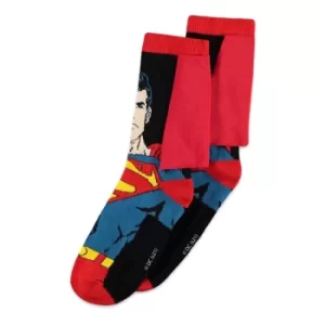 Image of DC COMICS Superman Man of Steel with Cape Novelty Socks, 1 Pack, Unisex, 43/46, Multi-colour (NS050840SPM-43/46)