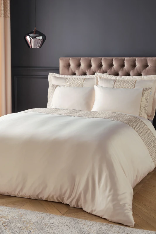 Image of Catherine Lansfield Catherine Lansfield 'Deco Sequin' Duvet Cover Set in Gold Size: King Gold King Unisex 5057681153339