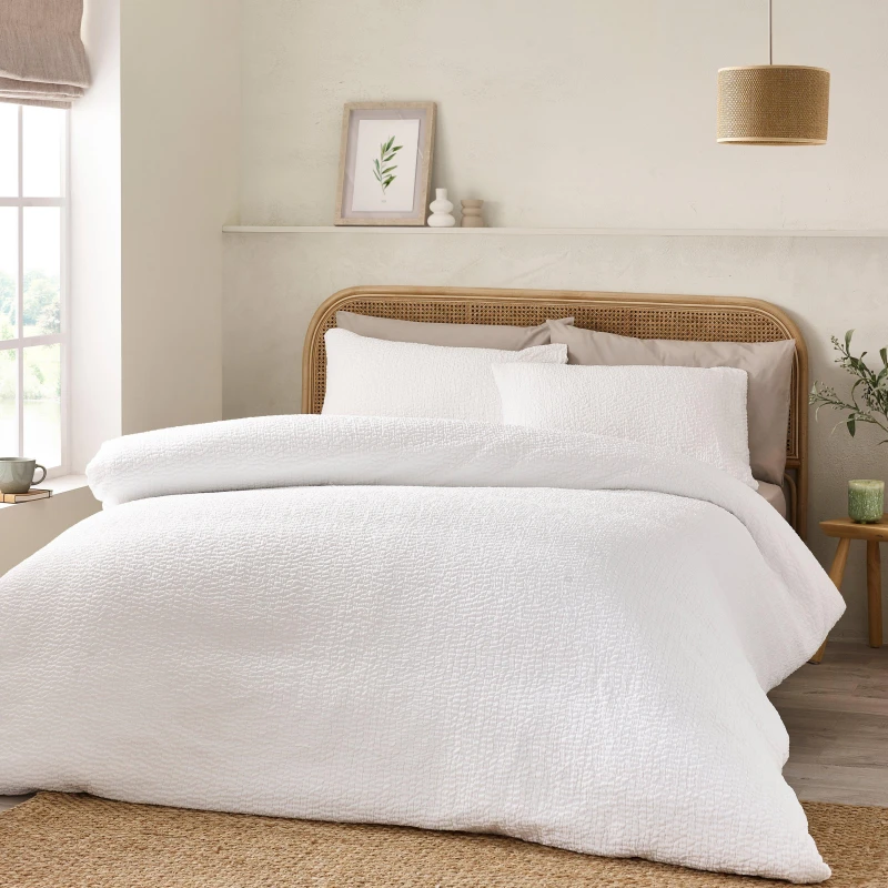 Image of Catherine Lansfield Catherine Lansfield 'Crinkle Seersucker' Duvet Cover Set in White Size: Double White Double Unisex 5057681187631