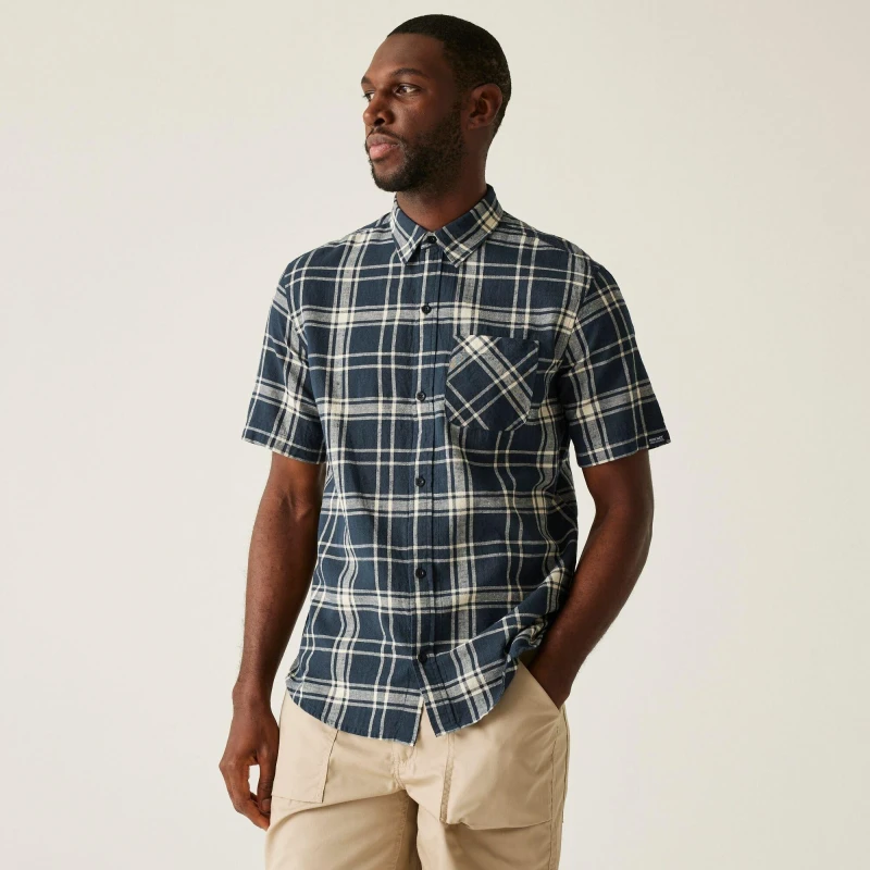 Image of Regatta Regatta Men Loran Shirt in Navy Size: Medium Navy M Male 5063516006701