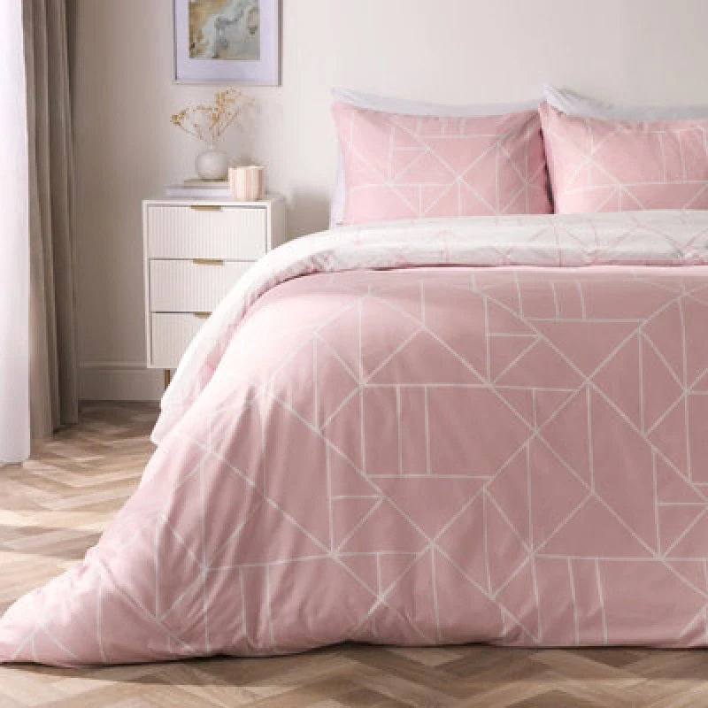 Image of OHS OHS Geometric Reversible Bedding Set Soft Duvet Cover with Pillowcase in Pink Size: Double Pink Double Unisex 5027434200146
