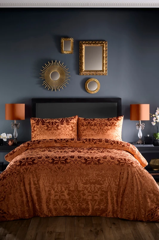 Image of Laurence Llewelyn-Bowen Laurence Llewelyn-Bowen 'Firenza' Damask Velvet Duvet Cover Set in Red Size: Double Red Double Unisex 5056734224125