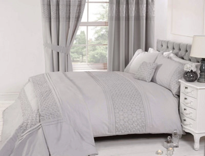 Image of Rapport Home Everdean Polycotton Duvet Cover Set With Pillowcase in Silver Size: Single Silver Unisex Single