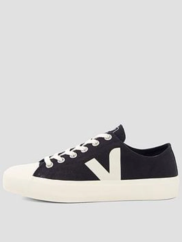 Image of Veja Wata II Low Trainers in Organic Canvas Black Women 36 (3.5);37 (4);38 (5);39 (5.5 to 6);40 (6.5);41 (7)