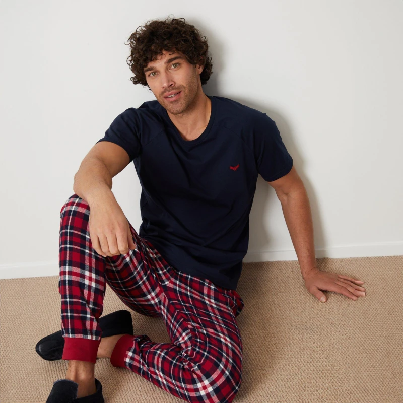 Image of Threadbare Threadbare Men 'Everest' Cotton Blend Pyjama Set in Navy Size: X-Large Navy XL Male 7625914849274