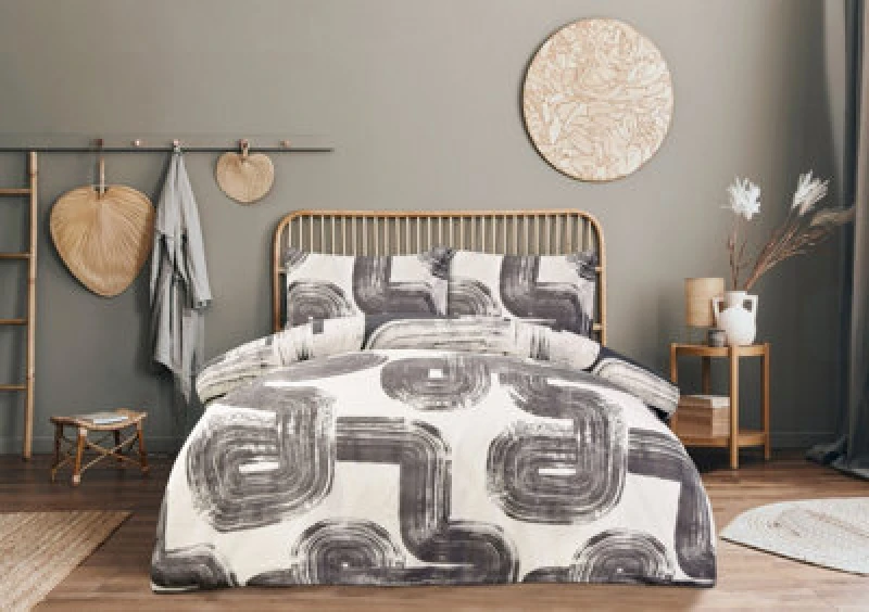 Image of Smart Living Smart Living Luxury Super Soft Reversible Elemental Geo Duvet Cover with Pillowcase in Black Size: Double Black Double Unisex 505655757