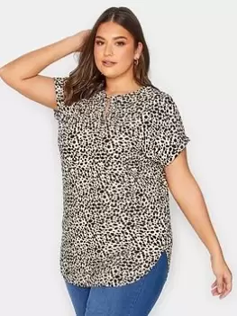 Image of Yours V Neck T-Shirt Animal - Beige, Beige, Size 26-28, Women