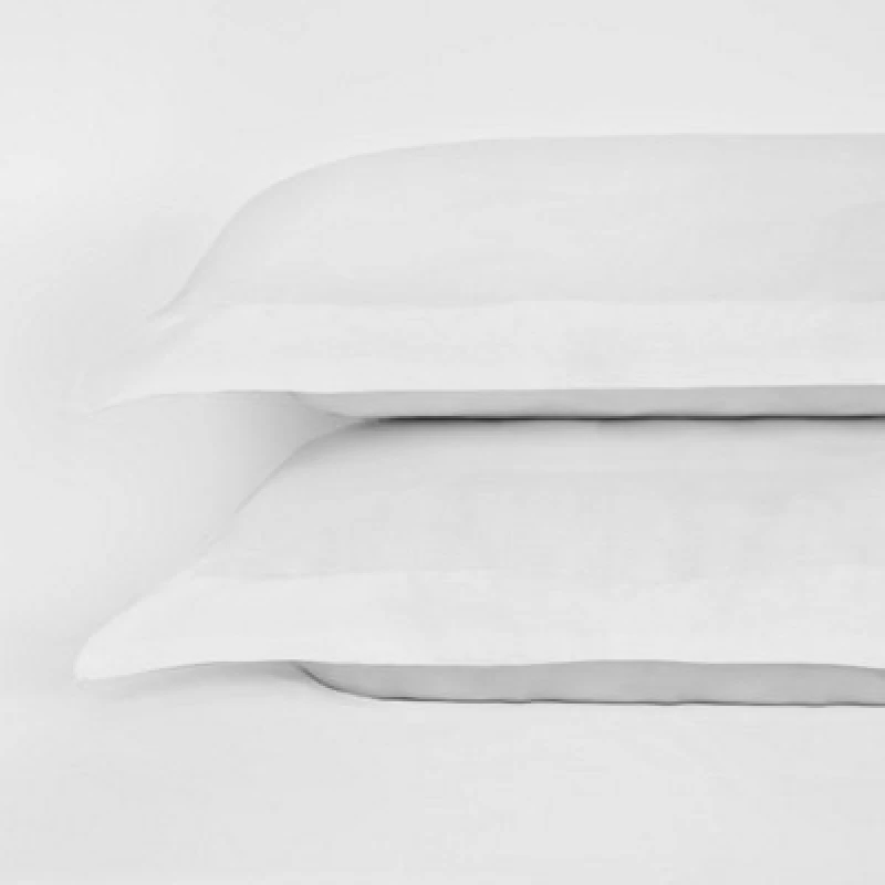 Image of OHS OHS 4 x Soft Polycotton Oxford Edge Pillowcase Set in White White One Size Unisex 5027434156498