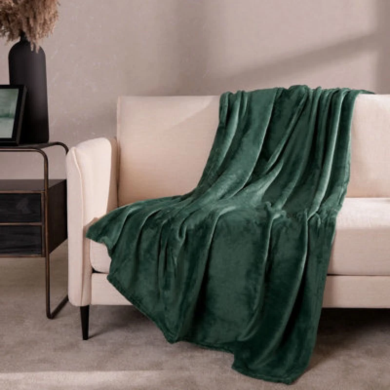 Image of OHS OHS Ultra Soft Blanket Throw Warm Flannel Fleece in Dark Green Size: 120cm x 150cm Dark Green 120cm x 150cm Unisex 5027434005819