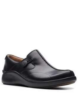 Image of Clarks Un Loop2 Walk Flat Shoe - Black